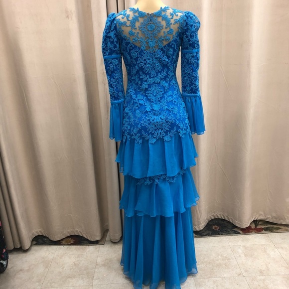 TADASHI SHOJI - MOREAU GOWN - Picture 5 of 8